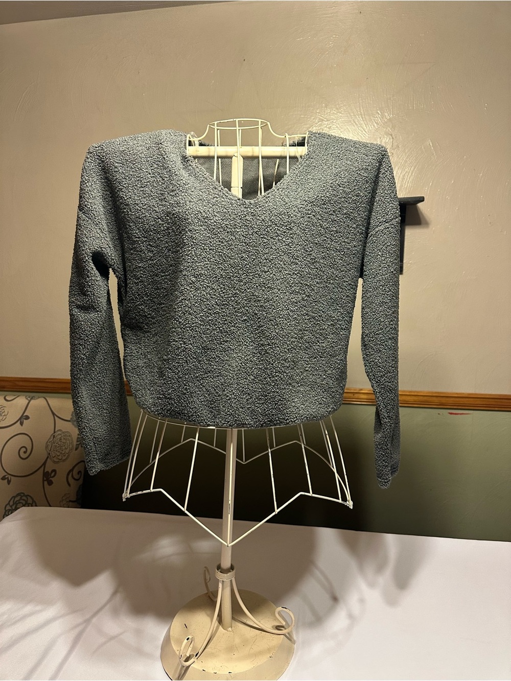 Free Kisses Heather Gray Bouclé Knit V-Neck Sweater like. size large